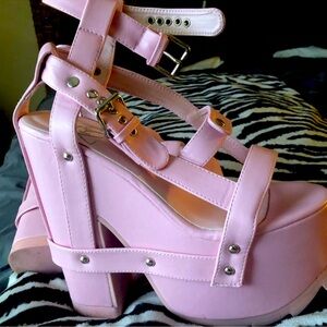 Dolls Kill platform shoes size 7 🤘🏽⭐️⭐️⭐️⭐️⭐️